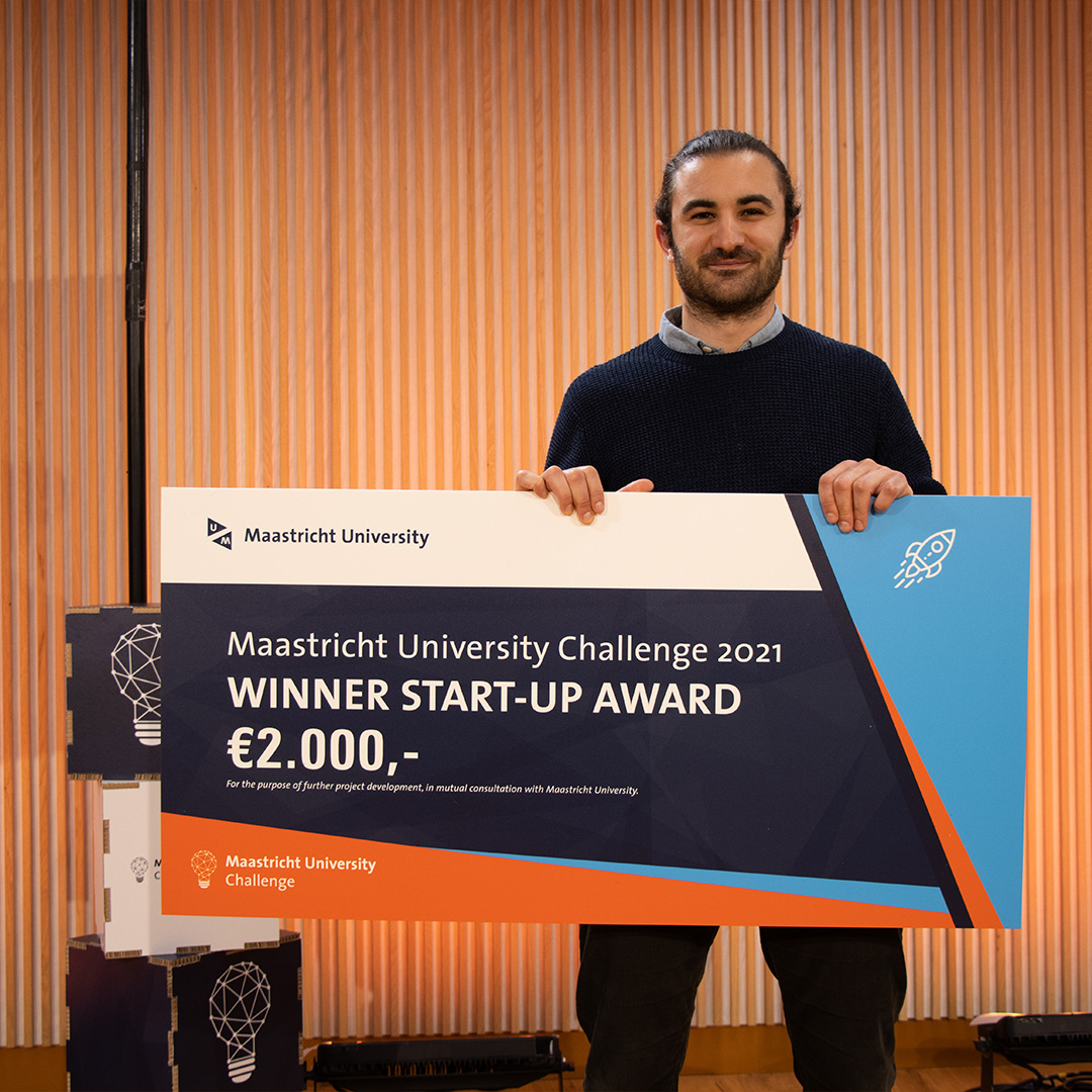 Maastrichtuniversitychallenge-cheques-1080x1080jpg